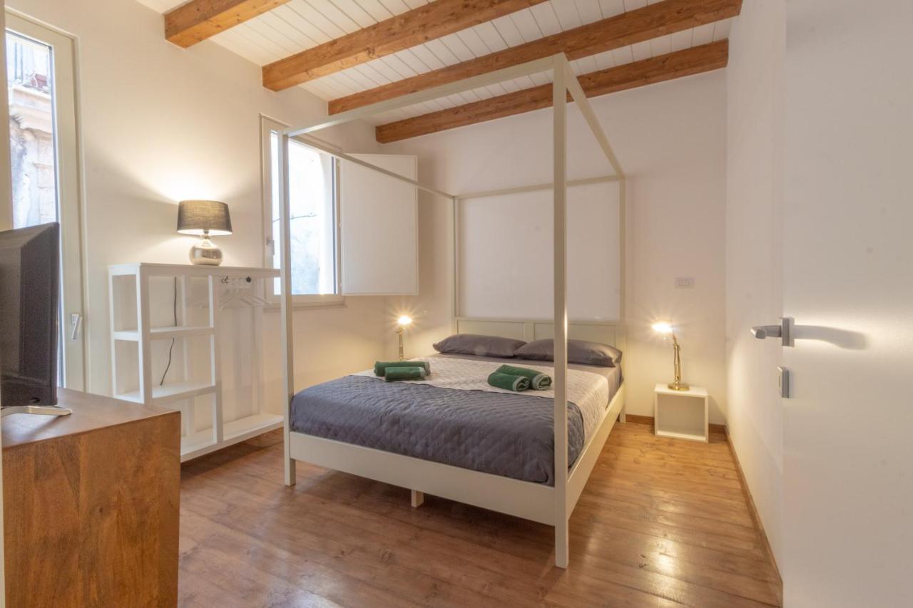 Maison Rouge Ortigia Syracuse ภายนอก รูปภาพ